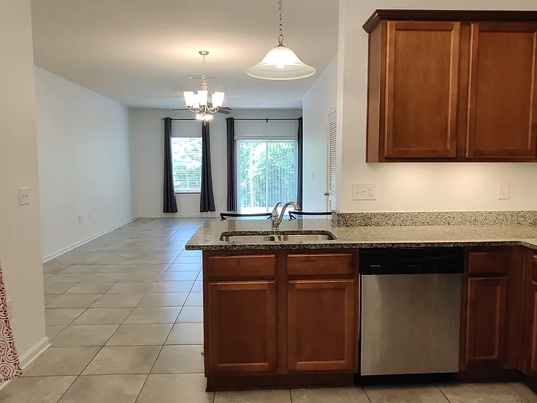 628 Servia Dr — Photo 7