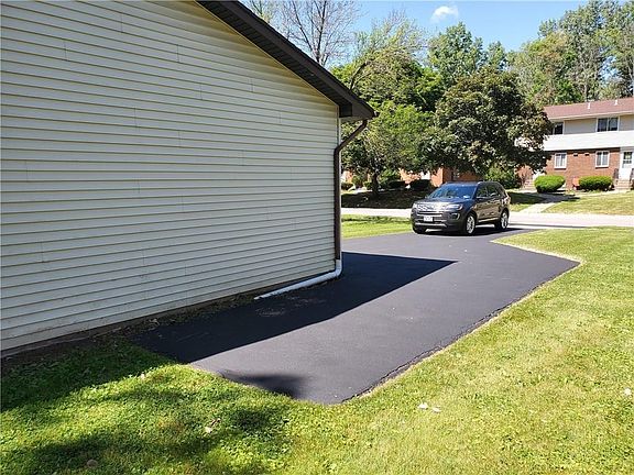 5th image of 329 Willowbrooke Dr
