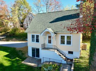 210 Grove Ave, Midway, WV 25801