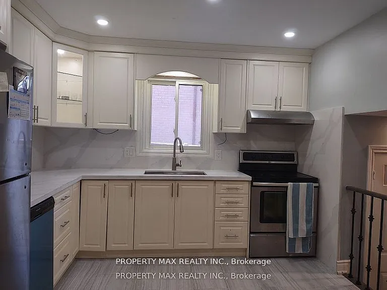 30 Glenabbey Dr #3 — Photo 4