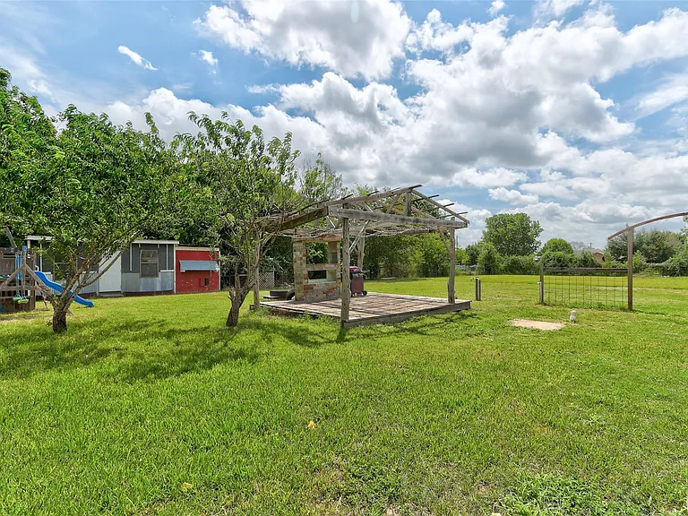 820 Stadium Dr — Photo 26