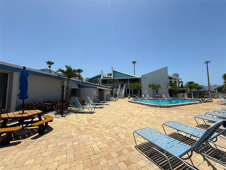 201 Medallion Blvd #D — Photo 25