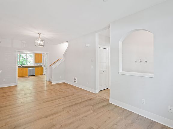 3rd image of 22672 NE Alder Crest Ln Unit 5