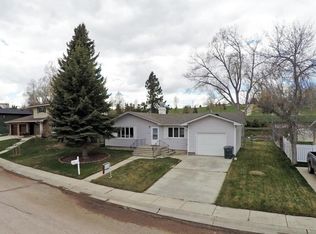 10 Sunrise Ln, Gillette, WY 82716