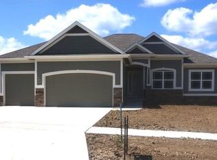 1725 NW Reinhart Dr, Ankeny, IA 50023