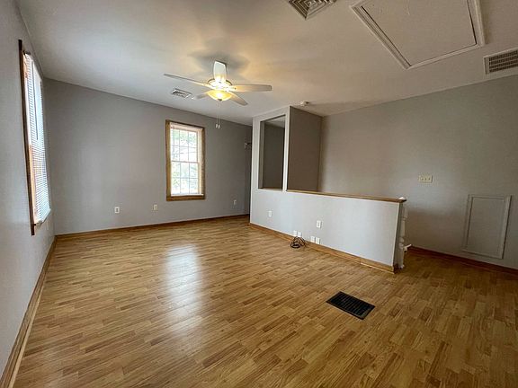 5th image of 133 West St