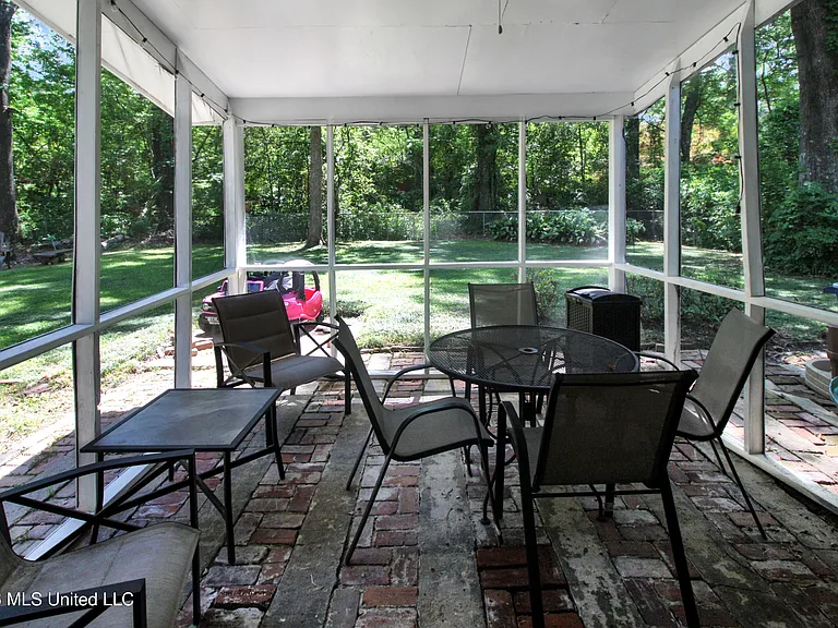 1849 Parkridge Dr — Photo 30