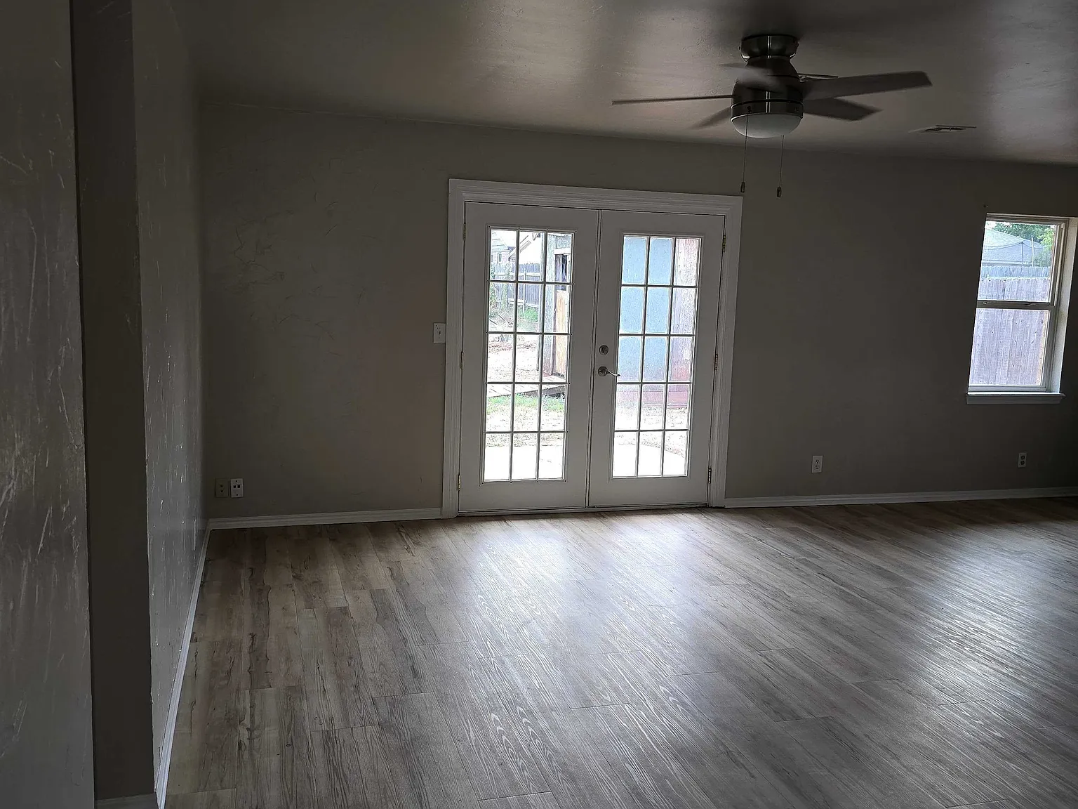 4 bed, 1382 sqft, $1,600 — Photo 2