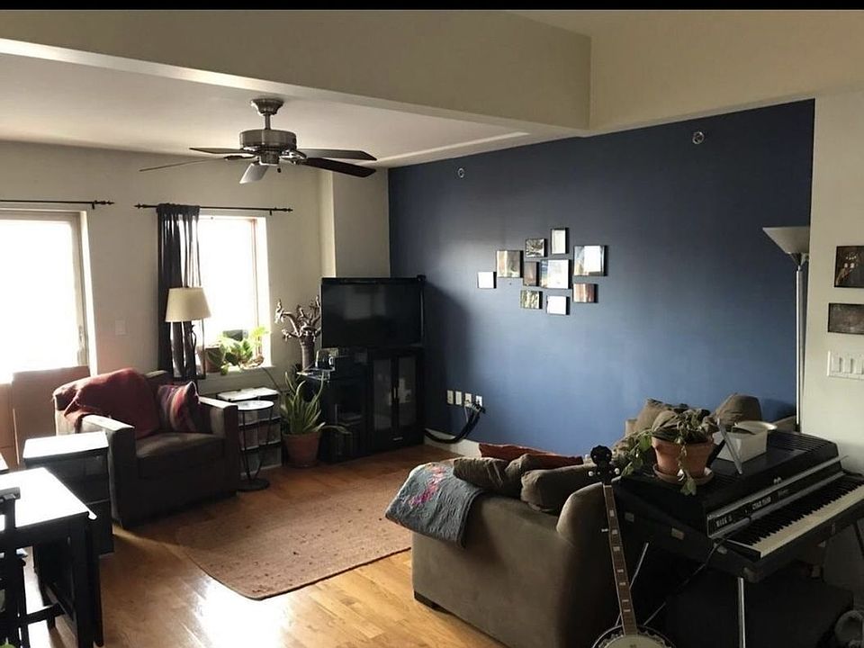 2nd image of 3166 37th St APT 1B
