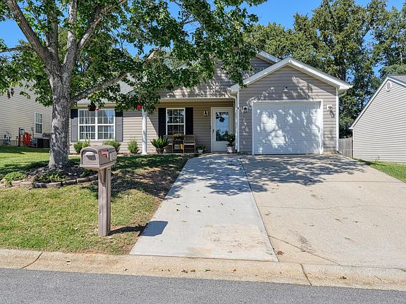 3rd image of 539 Hamilton Chase Dr