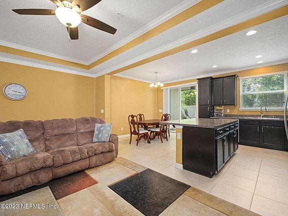 5th image of 155 Adelanto Ave