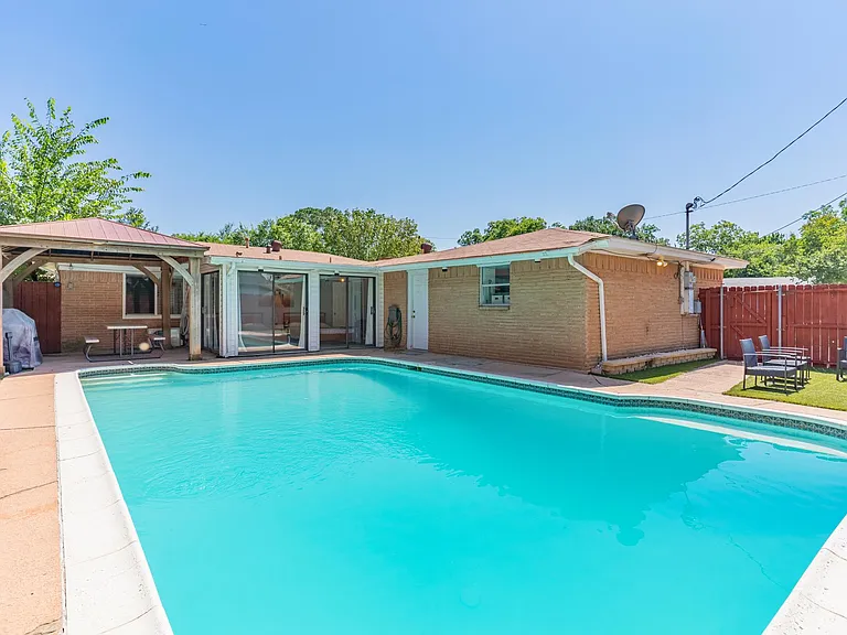 2117 Benjamin Rd — Photo 30