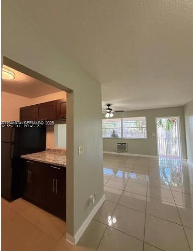 Town Colony Condo — Photo 4
