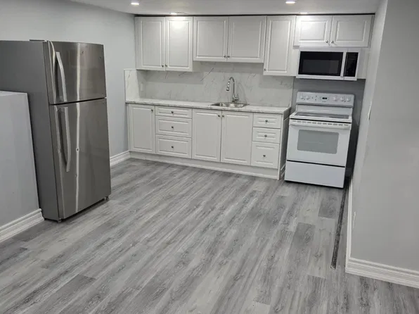 158 Eastmount St #Basement, Oshawa, ON L1G 6K6