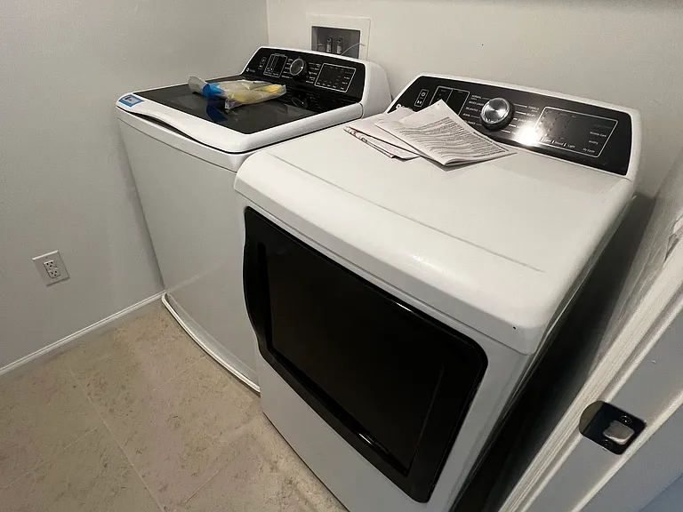 Washer Dryer included