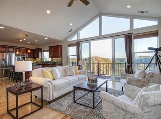 17621 Wallis Dr, Grass Valley, CA 95949