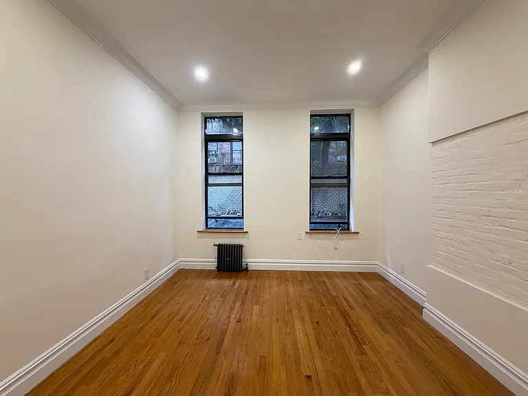 408 W 51st St #1102 — Photo 2