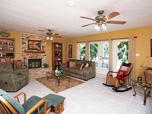 3rd image of 15313 Welwyn Dr