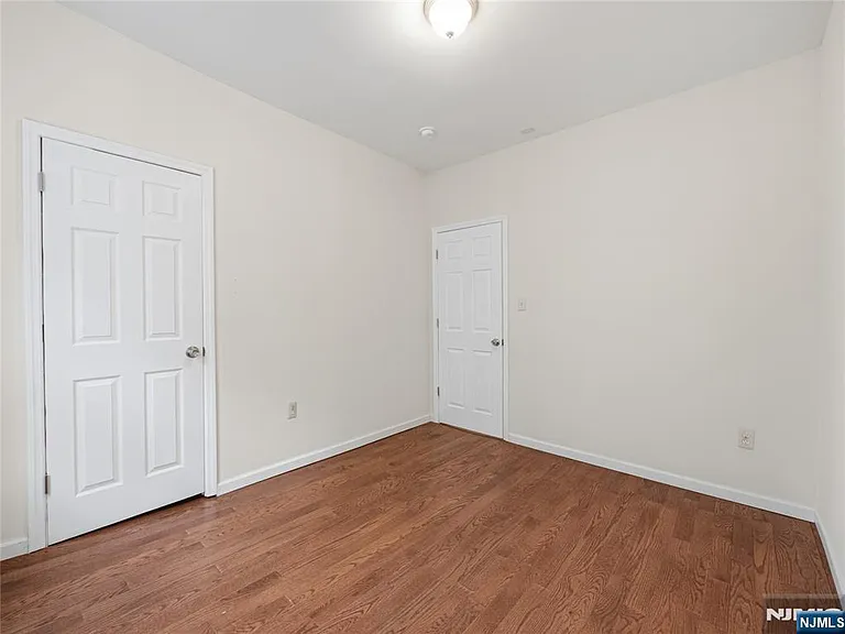 1-2 Hilliard Ave #6 — Photo 11
