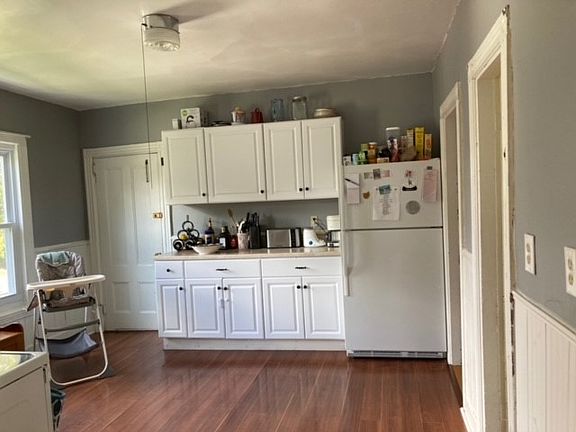 3rd image of 25 W Kidder St #Top