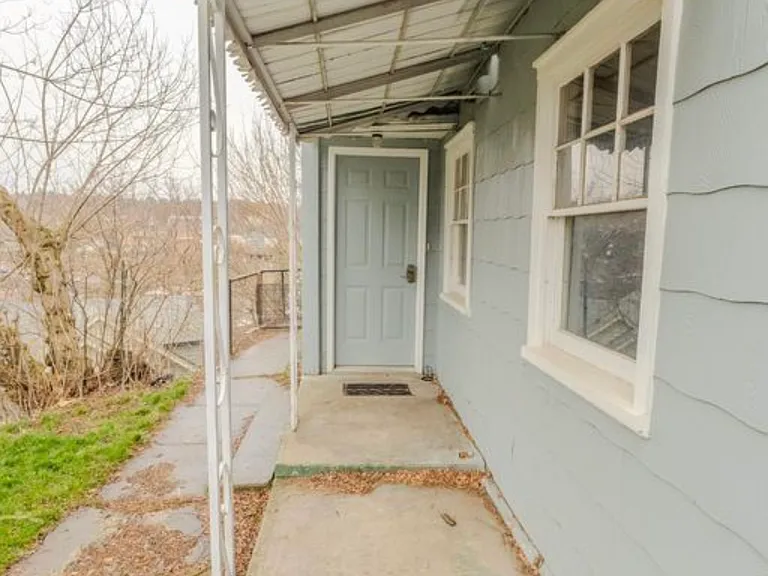 540 SE McKenzie St #A — Photo 9