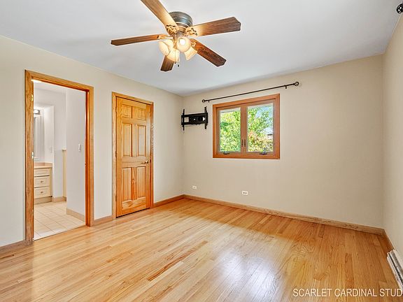 3rd image of 16 W Leslie Ln