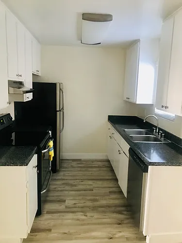 293 Tamarack Ave #F Photo 1