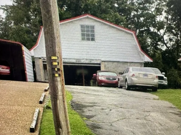 3012 Sumner Dr, Westmoreland, TN 37186