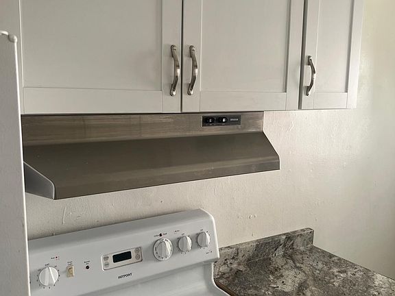 2nd image of 510 SE 8th St APT 13