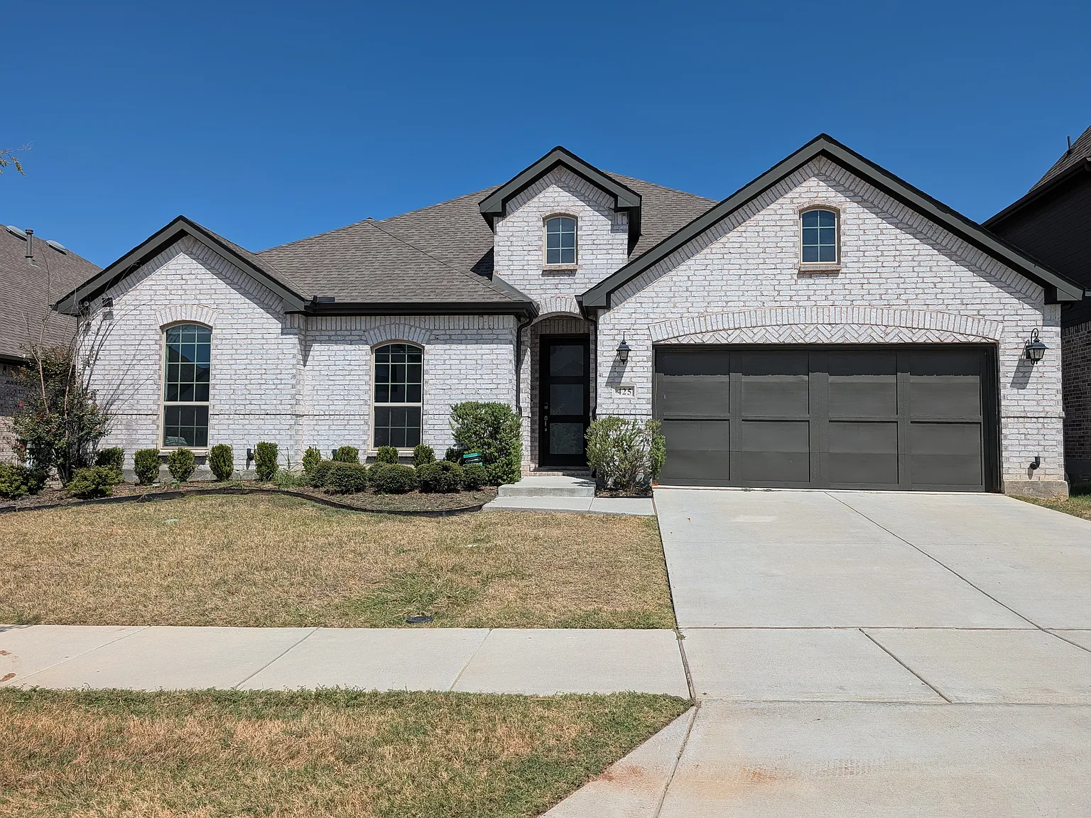 4 bed, 2700 sqft, $2,995 — Photo 1
