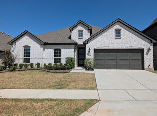 425 Sunnyridge Ln, Aubrey, TX 76227