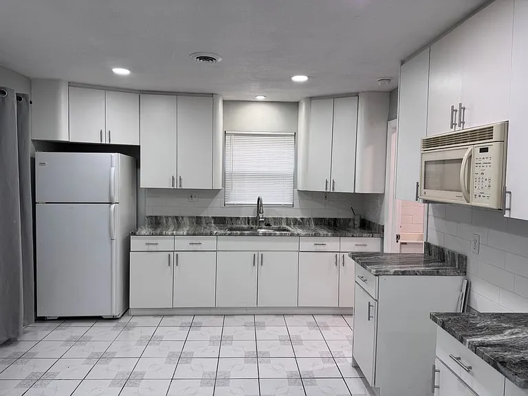 1412 E Goulson Ave — Photo 8