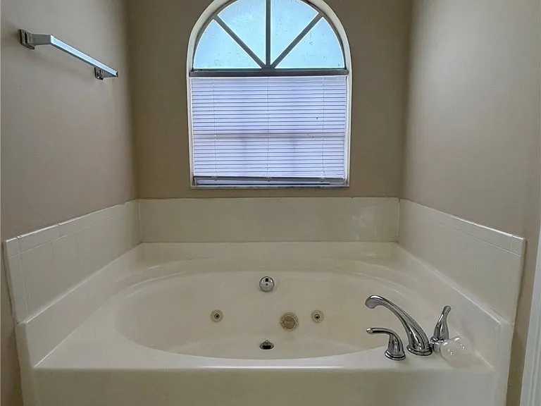 3404 NE 9th Ave — Photo 30