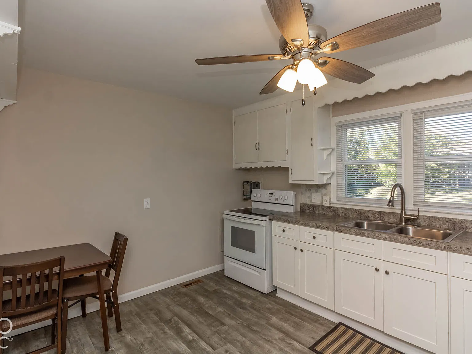 2 bed, 1.0 bath, 696 sqft, $1,400 — Photo 4