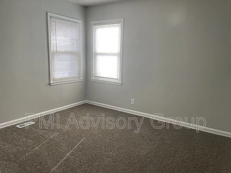 2 bed, 1.0 bath, 720 sqft, $1,050 — Photo 4