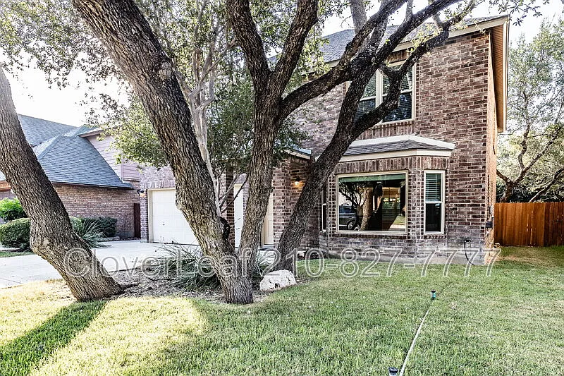 4 bed, 2.0 bath, 2414 sqft, $2,497 — Photo 2