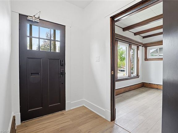 3rd image of 167 Balmoral Ave S