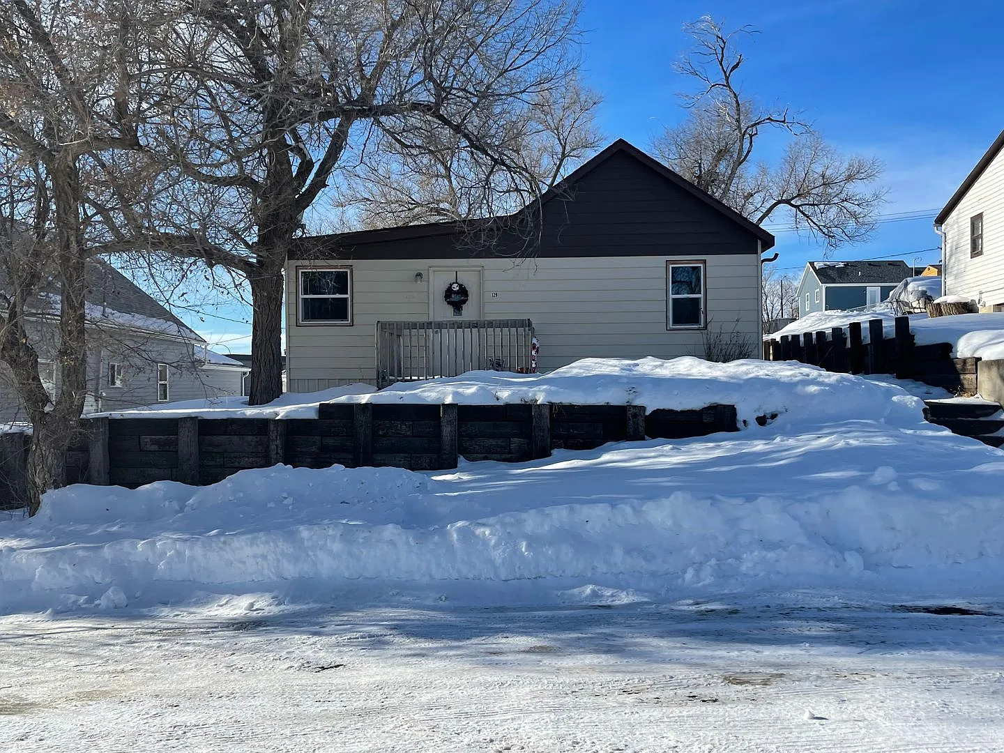Single-family home available! — Photo 1