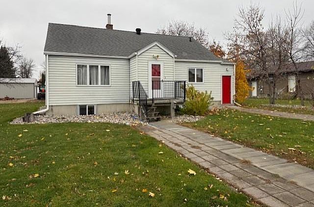 1st image of 211 9th St S