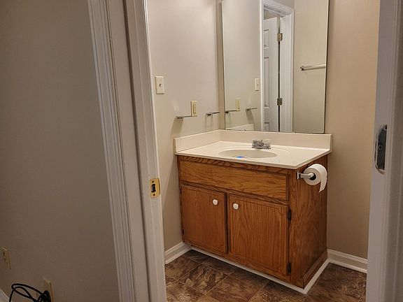 4th image of 122 Wedgewood Dr #10