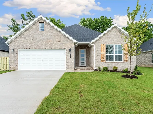1304 Christman St, Pea Ridge, AR 72751