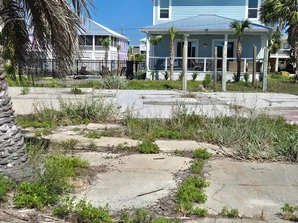 105 37th St #B, Mexico Beach, FL 32456