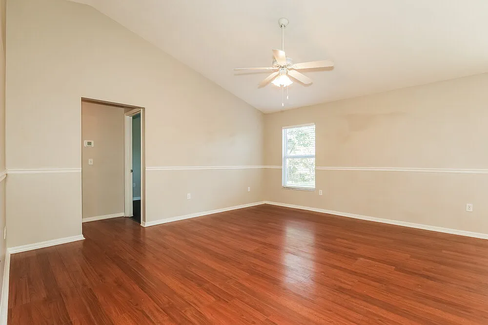 3 bed, 2.0 bath, 1288 sqft, $2,340 — Photo 4
