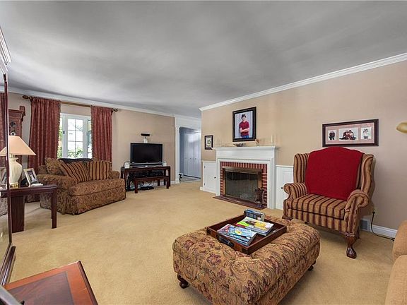 4th image of 1381 Eriewood Dr