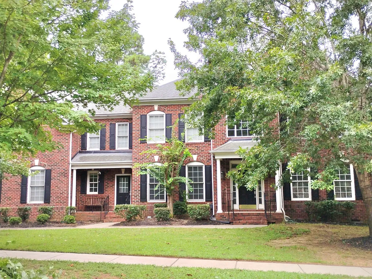 Building Photo - 715 Fairway Point Dr