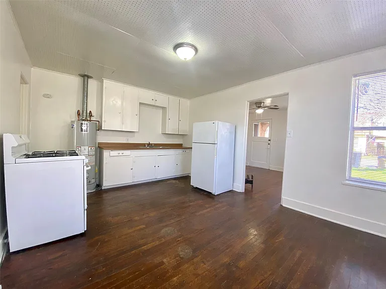 5009 Avenue G #A — Photo 4