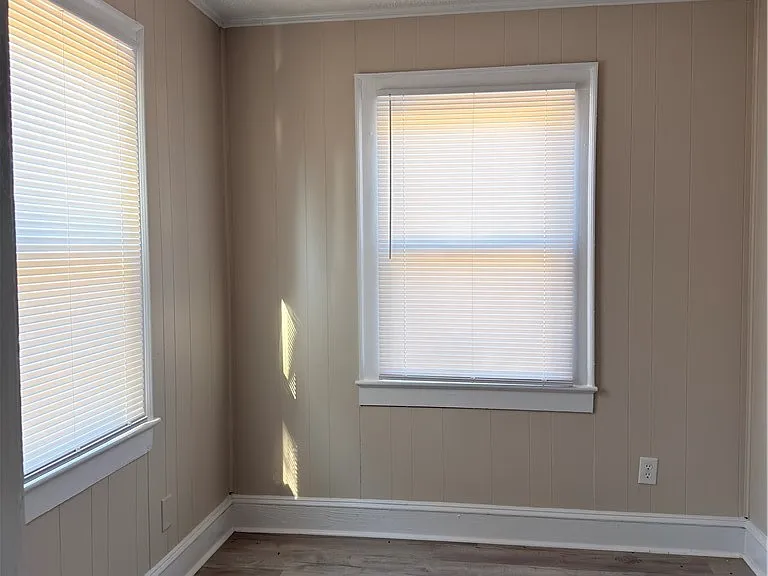 307 Hawthorne Rd — Photo 3
