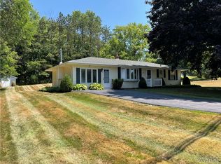 4351 Two Rod Rd, East Aurora, NY 14052