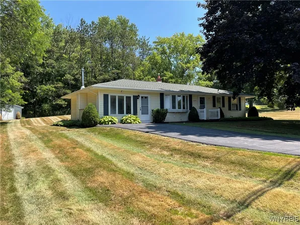 4351 Two Rod Rd, East Aurora, NY 14052