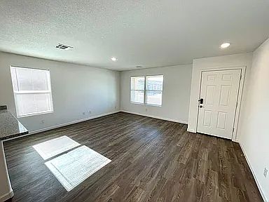 4th image of 2454 Tapatio Dr